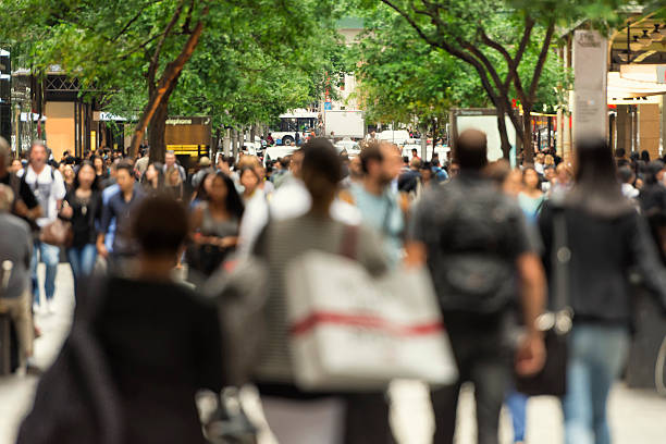 atestado calle comercial - istockalypse fotografías e imágenes de stock