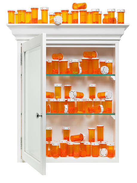 píldora apilado en frascos de medicamento de armario aislado en blanco - armario de aseo personal fotografías e imágenes de stock