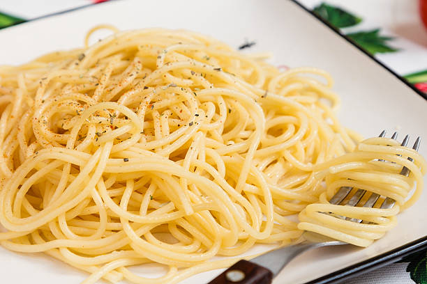 istock Closeup of spaghetti on a square plate 505984436