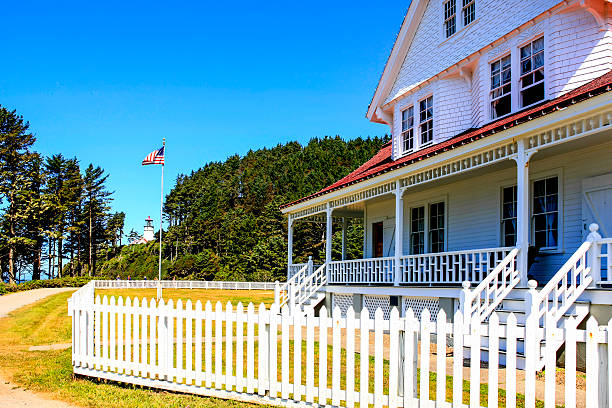 heceta head lighthouse keeper's b b & in oregon - bed and breakfast oregon house oregon coast stock-fotos und bilder