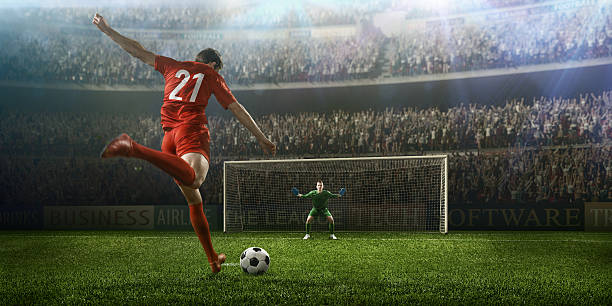 jogo momento com guarda-redes de futebol - soccer player kicking soccer goalie imagens e fotografias de stock