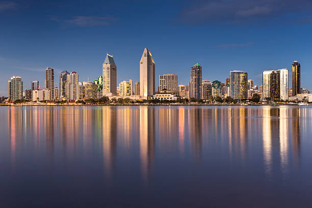 сан-диего skyline в ночь - night downtown district north america san diego california стоковые фото и изображения