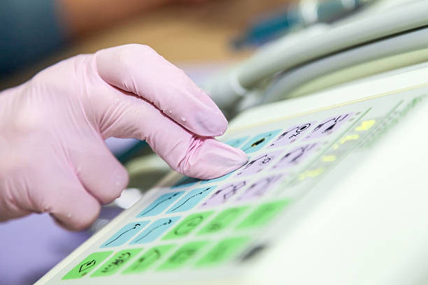 Equipo utilizado en una clínica dentista - foto de stock