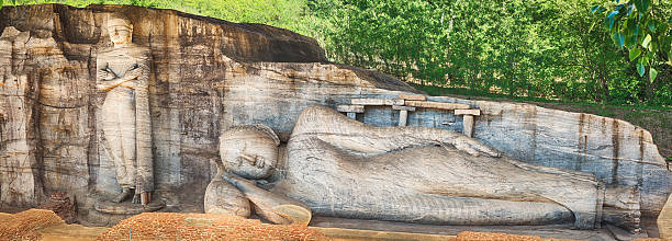 la ragazza vihara. panorama - reclining buddha foto e immagini stock