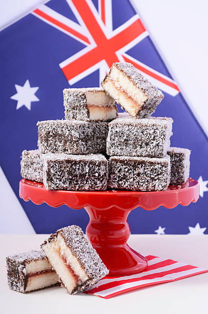 オーストラリアラミントンの伝統的なケーキ - lamingtons australia australia day celebration ストックフォトと画像