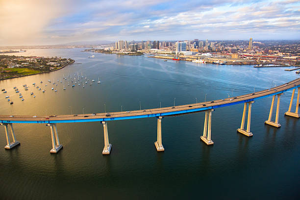 コロナド、サンディエゴ湾橋を - coronado bay bridge san diego california skyline california ストックフォトと画像