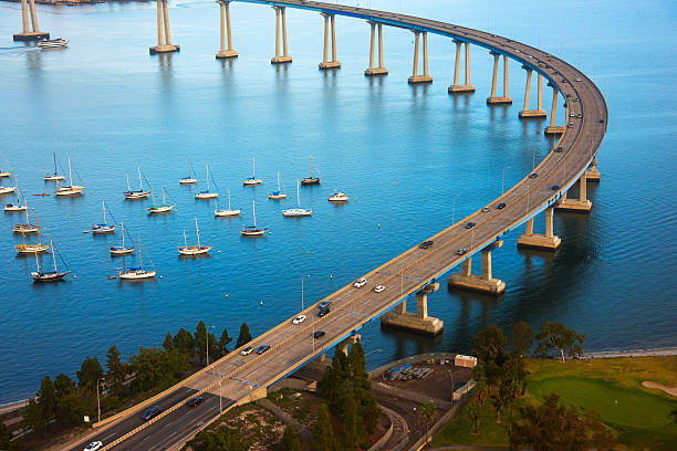 вид с воздуха на мост коронадо, сан-диего - coronado bay bridge стоковые фото и изображения