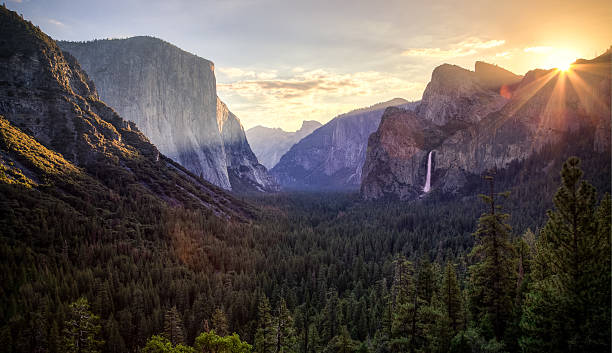 istock Sunrise on Yosemite Valley 506057018