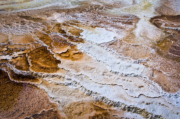 parc national de yellowstone hot spring abstrait - geothermy photos et images de collection