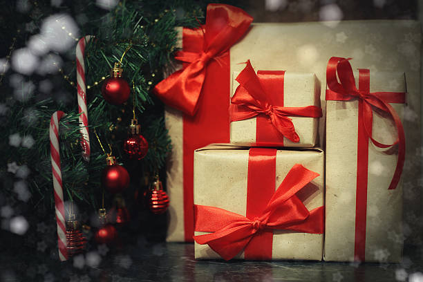 istock many family Christmas gift 506064086