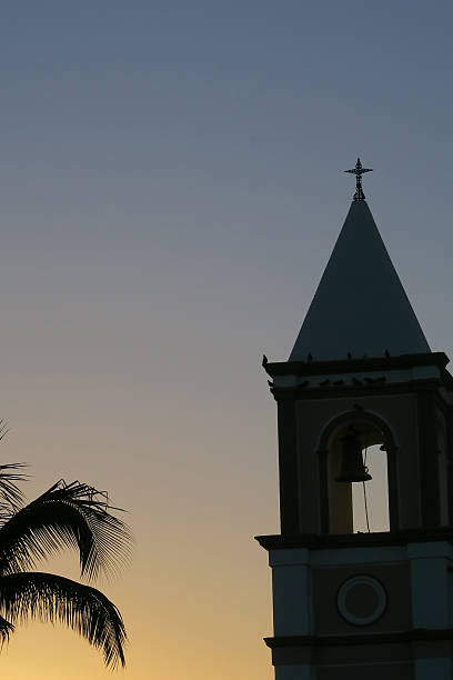 iglesia católica y la misión de san josé del cabo - town san jose del cabo mexico color image fotografías e imágenes de stock