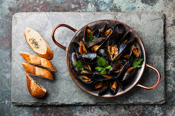 istock Mussels and French Baguette with herbs 506102530