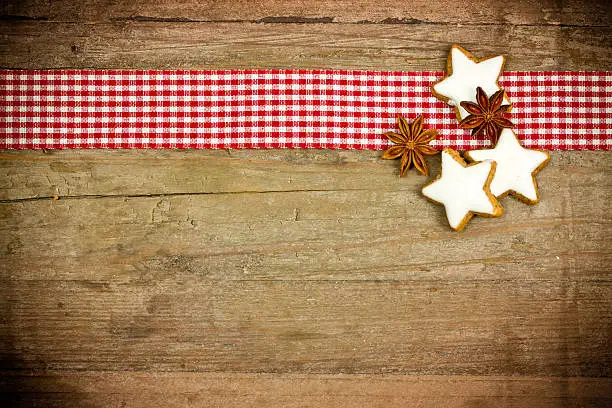 wooden background with xmas cookies