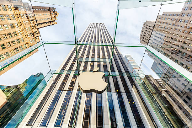 Apple store at 5th Ave in Manhattan, NYC New York City, NY, USA - October 14, 2015: Apple store. Apple won numerous architectural awards for store design, particularly for this store on 5th Ave in Midtown, Manhattan, whose glass cube was designed by Bohlin Cywinski Jackson apple computer stock pictures, royalty-free photos & images