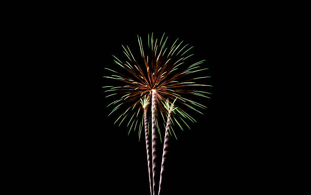 カラーフル、夜の空の花火 - sparks ストックフォトと画像