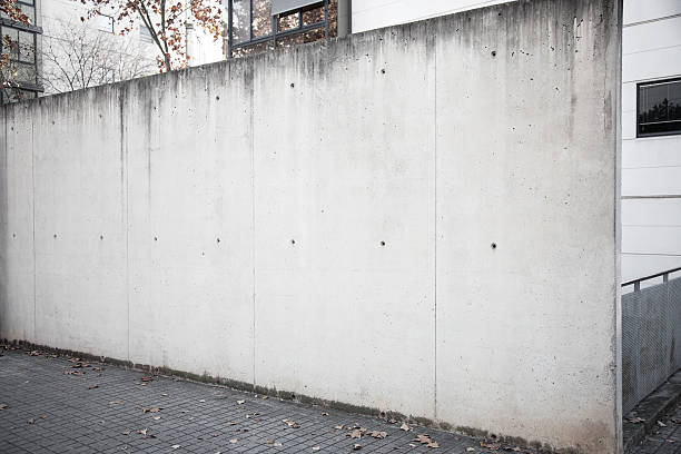 istock Wide and empty concrete wall on the street 506124812