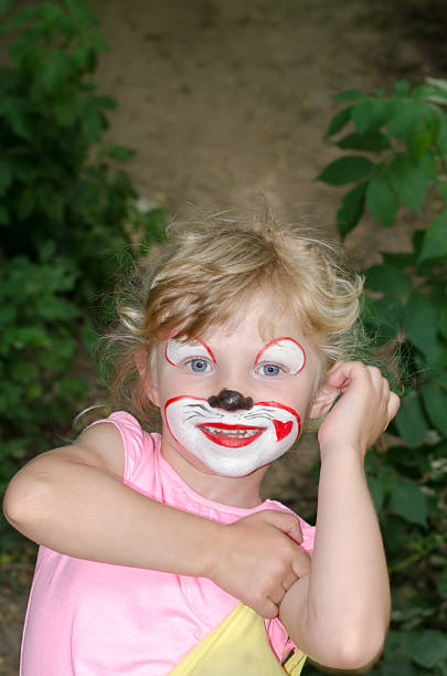 ребенок с лицом живопись - face paint child paint rabbit стоковые фото и изображения