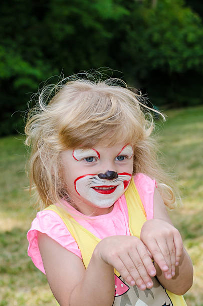 ребенок с лицом живопись - face paint child paint rabbit стоковые фото и изображения