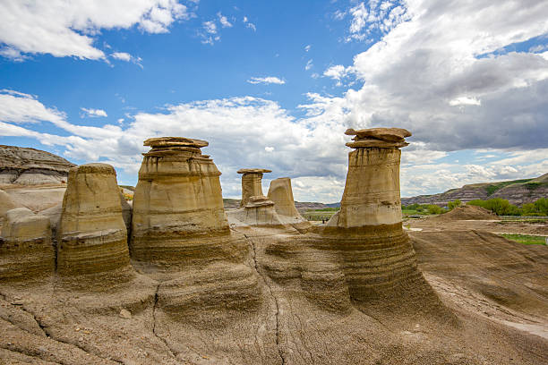 Hoodoos in Drumheller, Alberta Heart of the Canadian Badlands where you'll find Hoodoos scattered everywhere in the Drumheller Valley drumheller stock pictures, royalty-free photos & images