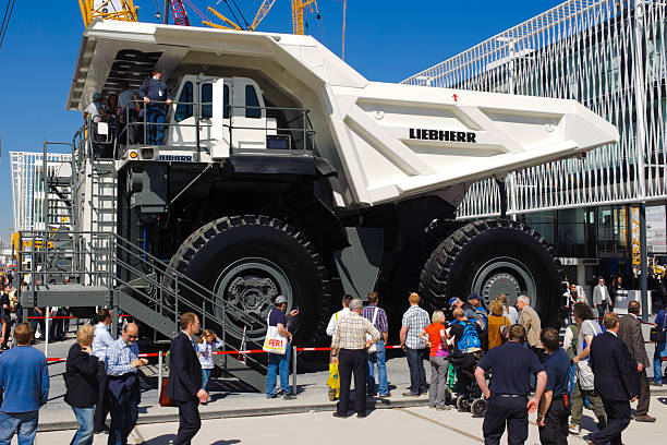 comercio justo bauma en munich, alemania - editorial land vehicle construction equipment built structure fotografías e imágenes de stock