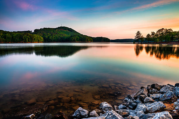 lago allatoona in rosso alto mountain state park, nei pressi di atlanta - georgia foto e immagini stock