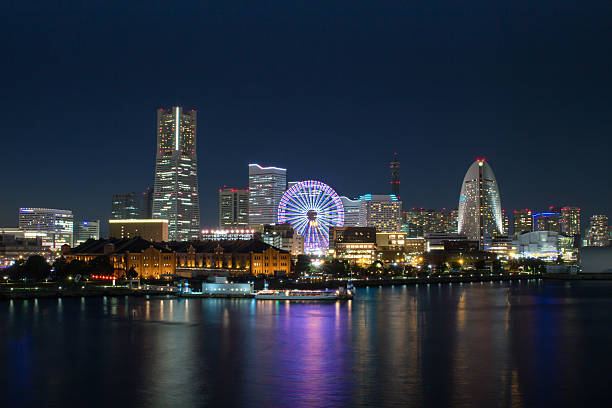 横浜、みなとみらい ベイサイド 夜 - 横浜 ストックフォトと画像