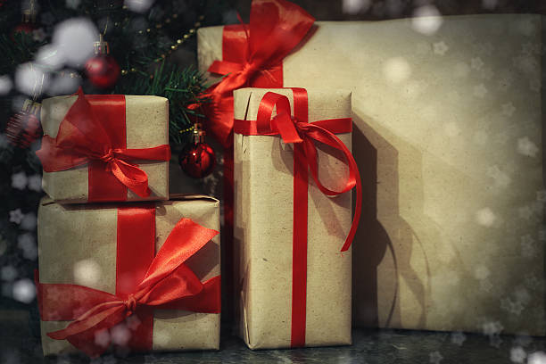 istock many family Christmas gift 506172142