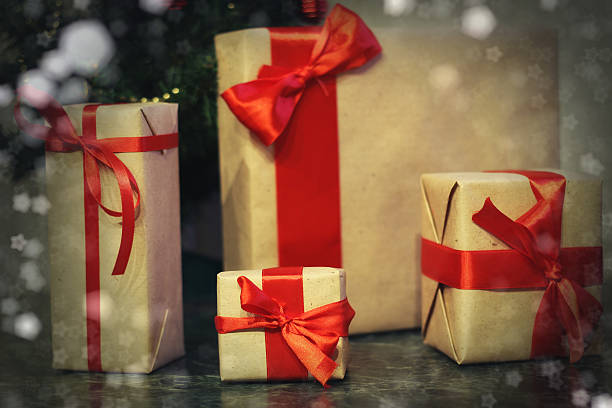 istock many family Christmas gift 506172334