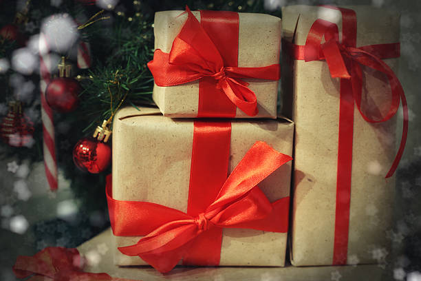 istock many family Christmas gift 506172384