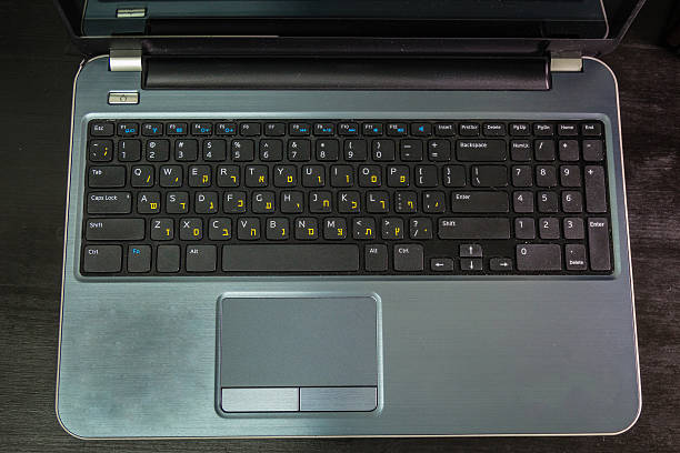 istock Keyboard with letters in Hebrew and English 506172938