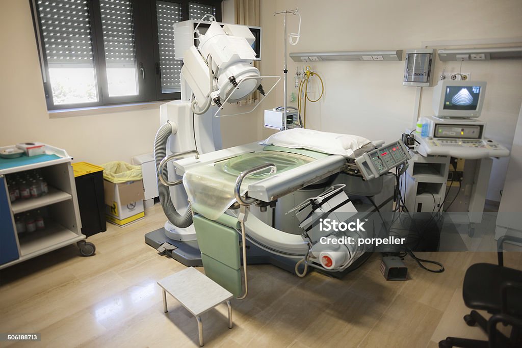 Ultrasonic lithotripter The lithotriptor attempts to break up kidney stones using an externally applied, focused, high-intensity acoustic pulse Lithotripsy Stock Photo
