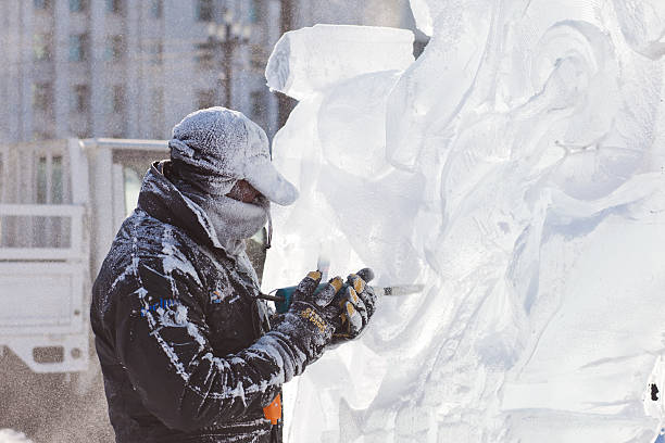 khabarovsk, russia - 23 gennaio 2016: concorso di sculture di ghiaccio - ice carving sculpture chisel foto e immagini stock