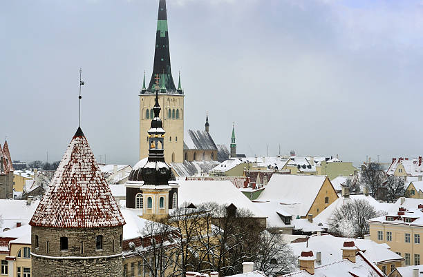 istock Old town in Tallinn during a gray winter day 506201990