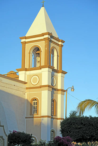 la iglesia católica y la misión de san josé del cabo - town san jose del cabo mexico color image fotografías e imágenes de stock