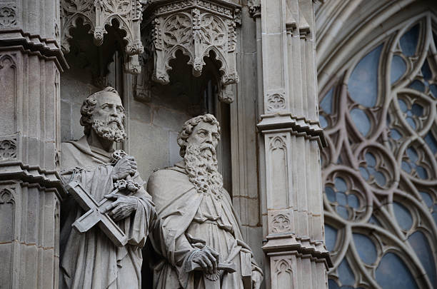 istock figures on church in Barcelona 506236044