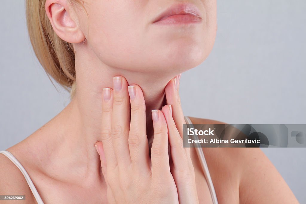 Femme contrôle Glande thyroïde - Photo de Glande thyroïde libre de droits
