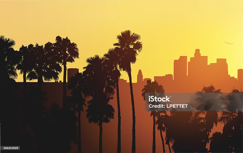 Silhouette del centro di Los Angeles con palme al tramonto - arte vettoriale royalty-free di Los Angeles - Città