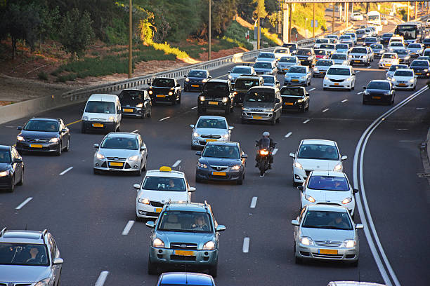 ayalon autostrada traffico, tel aviv - ayalon freeway foto e immagini stock