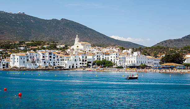 cadaqués catalogne, espagne - cadaques photos et images de collection