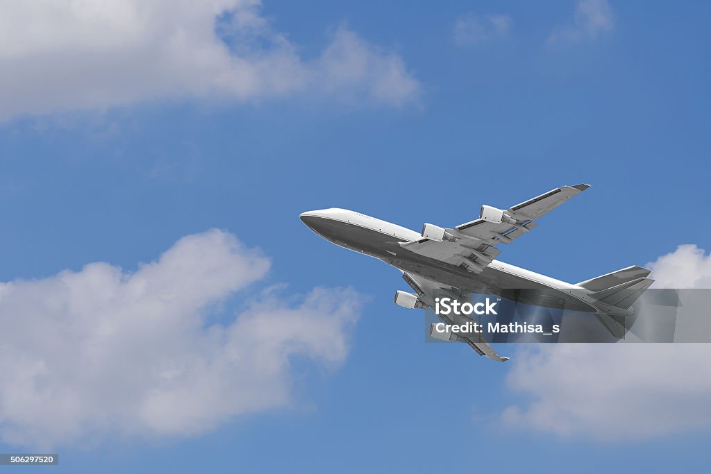Boeing 747-400 aereo againt cielo blu - Foto stock royalty-free di Container