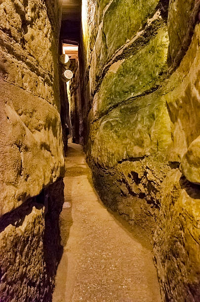 tunnel sous la muraille occidentale, jérusalem - middle the western wall jerusalem israel photos et images de collection