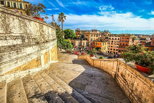 degraus espanhóis na praça de espanha, em roma, itália - imperial rome fotos imagens e fotografias de stock