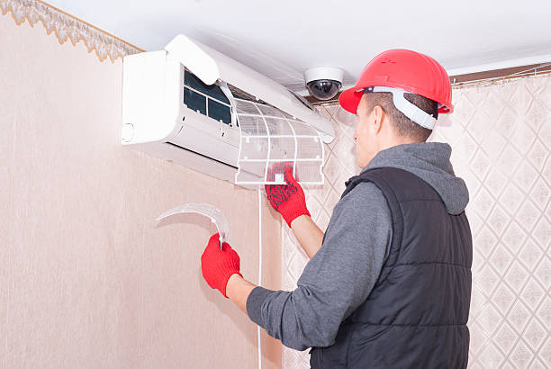istock cleaning and repairs the air conditioner 506321536