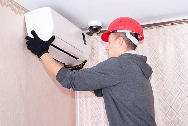 istock cleaning and repairs the air conditioner 506321812