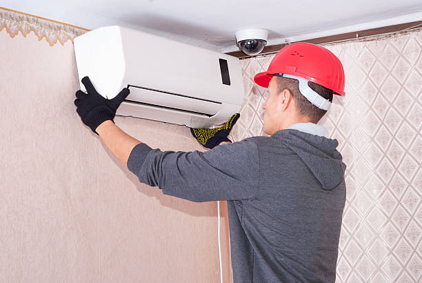 istock cleaning and repairs the air conditioner 506321892