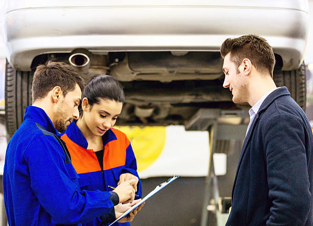 istock Auto Mechanic Talking With Car Owner 506321934