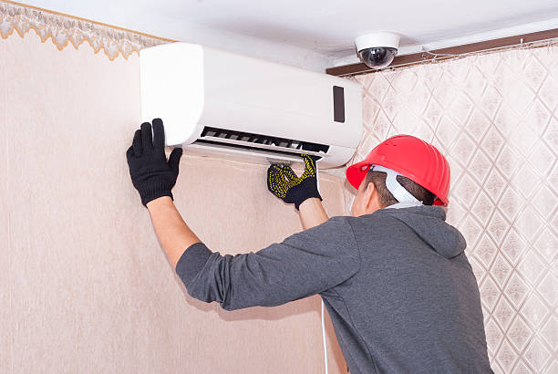istock cleaning and repairs the air conditioner 506322372