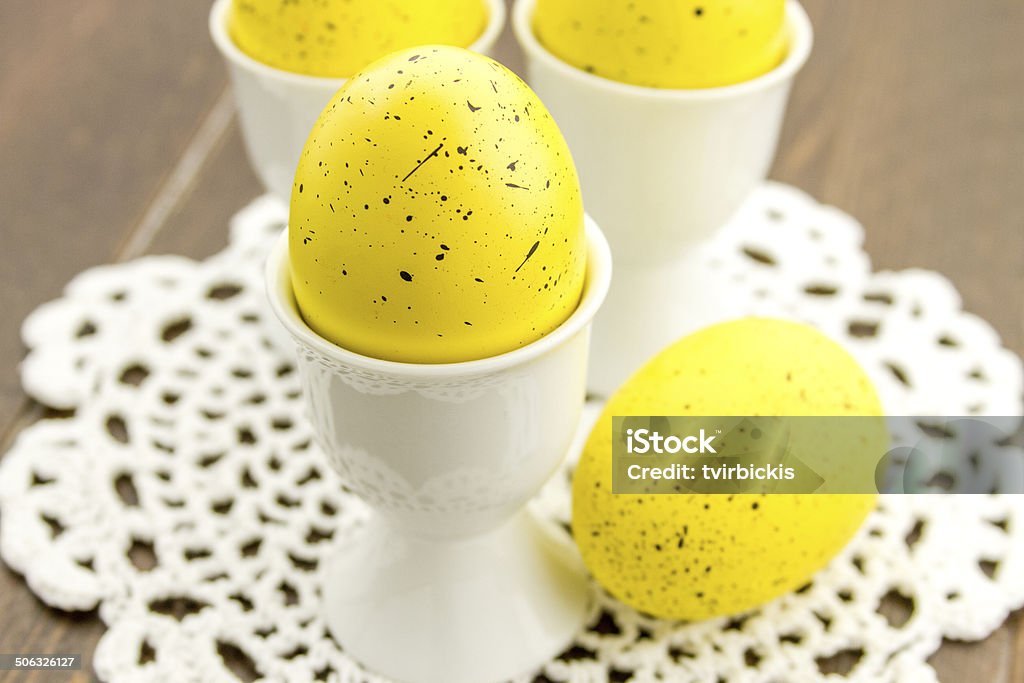Пасхальные яйца и корзины - Стоковые фото Ажурная салфетка роялти-фри