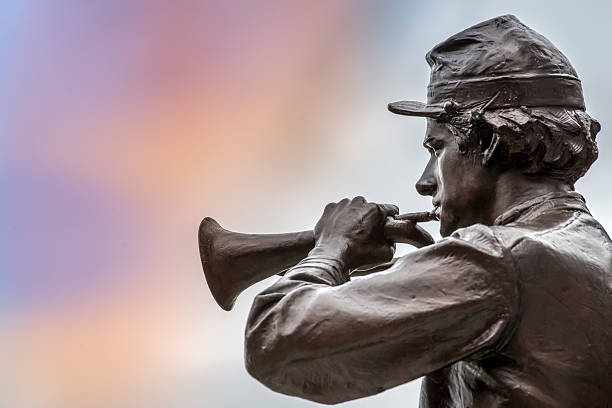 guerra civil bugler estátua de bronze - bugle imagens e fotografias de stock