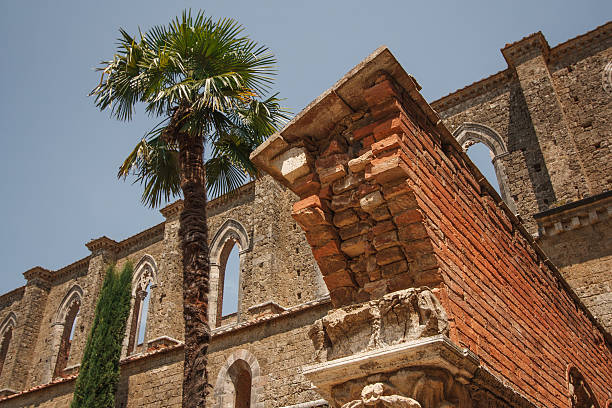 la basilique san galgano - italy old ruin abbey basilica photos et images de collection